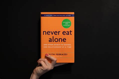  Never Eat Alone: Uma Abordagem Coreana Para Construir Relações e Liderar com Sucesso: Um Banquete de Conhecimento Sobre a Arte da Conexão Humana